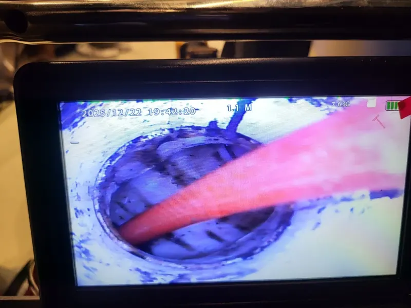 함안 스프링 장비가 관 안으로 들어간 내시경 화면